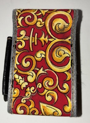versace cigarette case Celebrate Father's Day with gifts that reflect his discerning taste. Discover a curated selection of by Rosenthal from mugs to crystal wine glasses, decanters, and decorative ashtraystimeless pieces distinguished by iconic VTG Designer Gianni Versace Cigarette