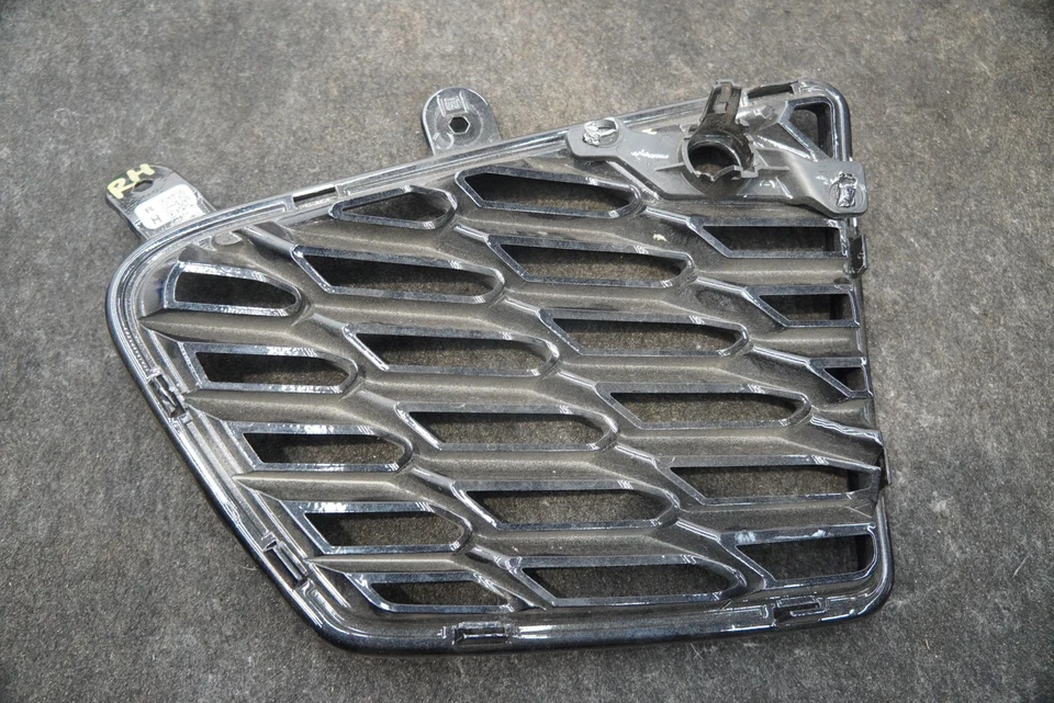 Cubierta de parachoques trasero derecho rejilla malla ventilación panel de ajuste Chevrolet Corvette C8 2023 Foto 4 de 4