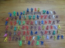 Cowboy and Indian Plastic Figures Lot of 90 Pre-Owned 