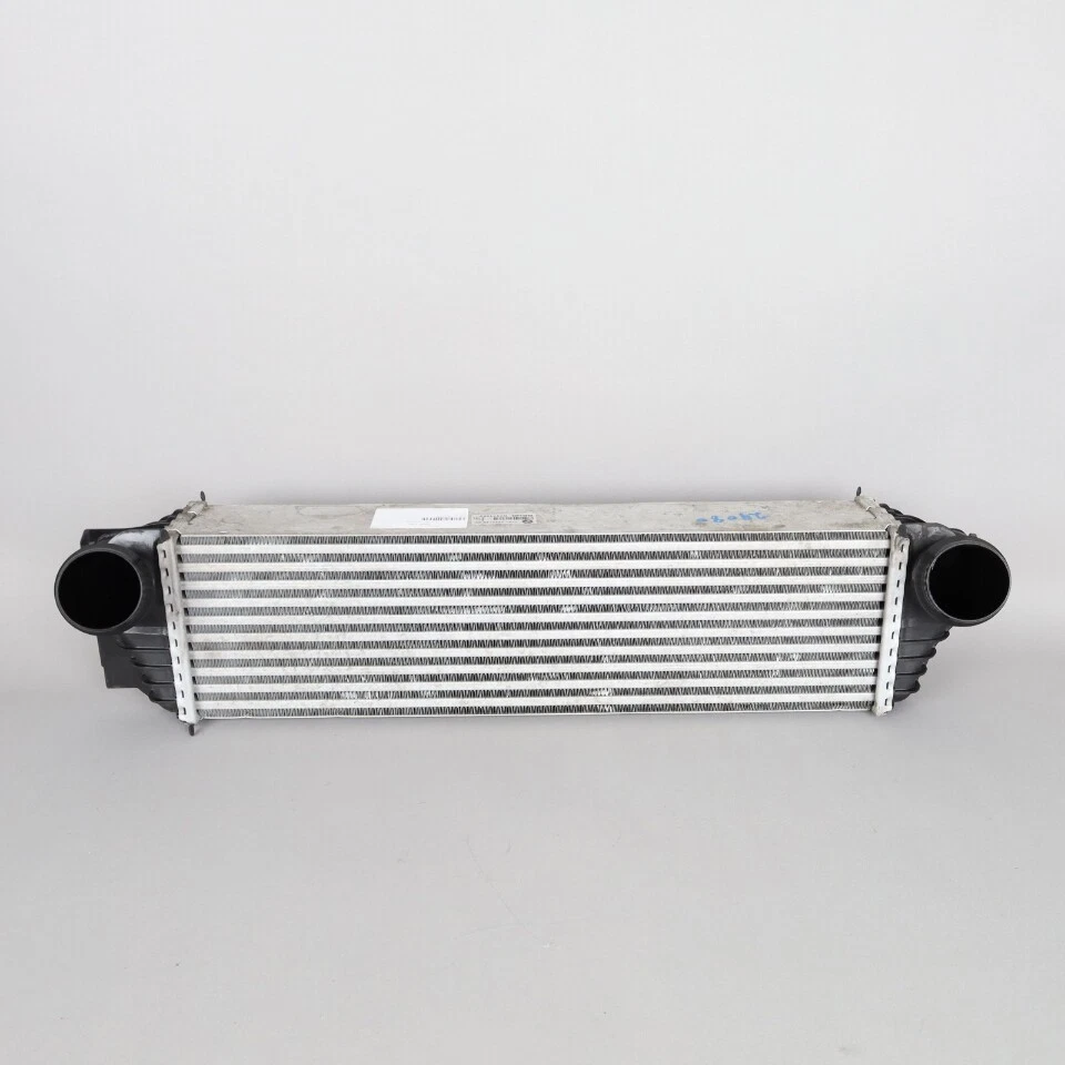 2010-2017 BMW 535i 535i GT 740i 740Li Intercooler 17517577115 OEM Used Foto 3 de 4