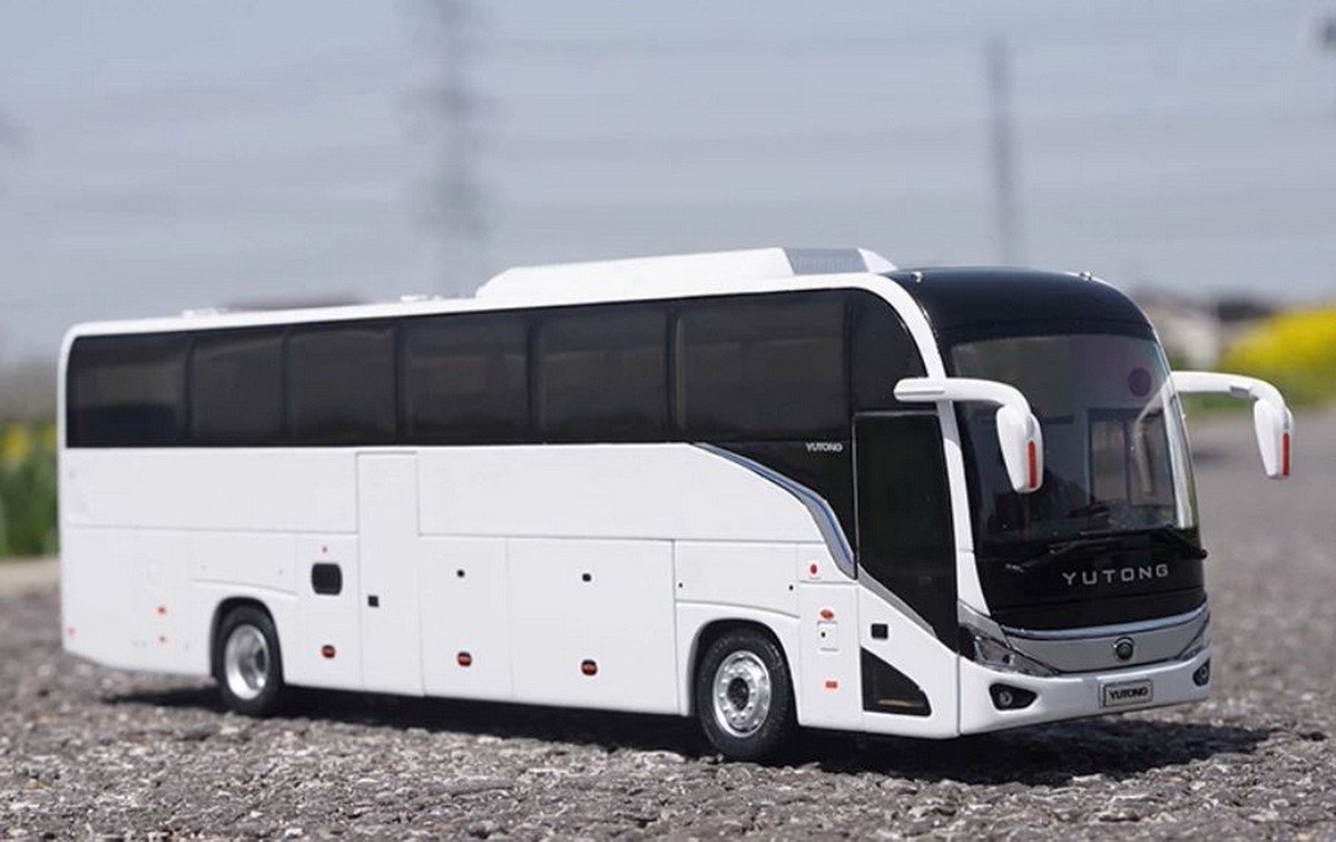 1/42 Scale YuTong C12PRO Coach Bus Diecast Model Toy Collection