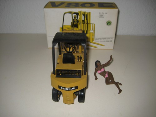 CATERPILLAR V 80 E GABELSTAPLER PYRAMID LOGO #182.2 1:25 OVP - Bild 4 von 4