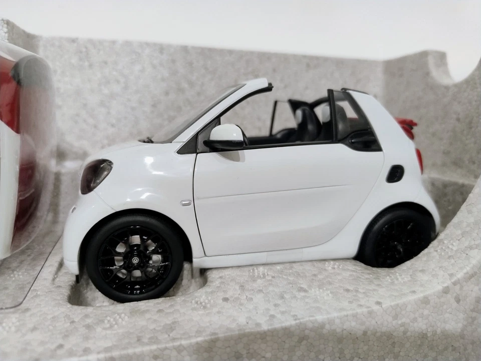 Smart Fortwo Cabrio 1:18  Norev  - Immagine 4 di 4
