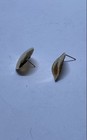 14K Yellow Gold Mismatched Earrings Scrap Jewelry Lot Hammered Disc & Leaf — photo 2