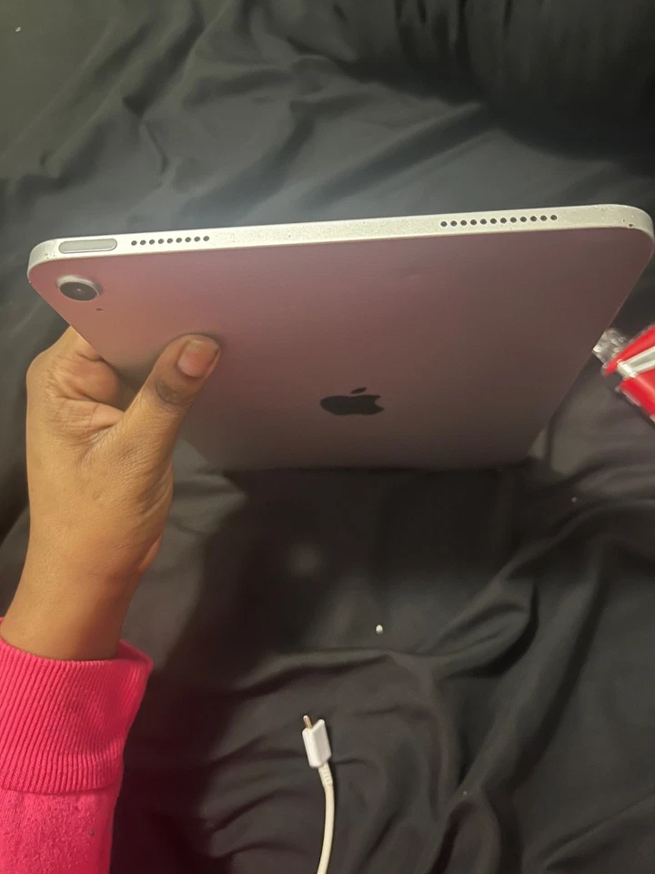 Apple iPad (11th generation) A3354 128 GB, Wi-Fi, 11 in - Silver - Image 3 of 4