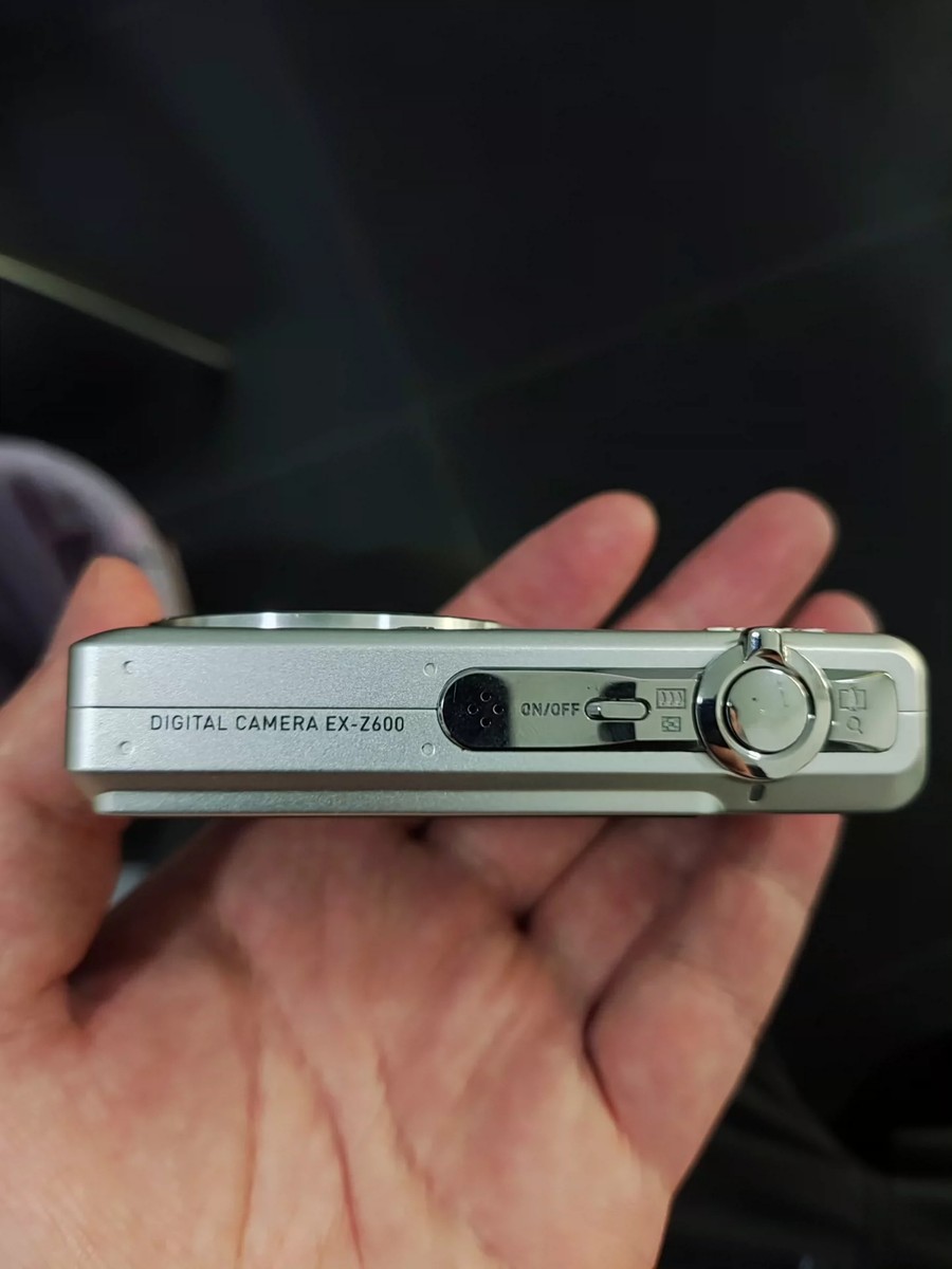 Casio Exilim EX-Z600 6MP Digital Camera 3x Optical Zoom Silver