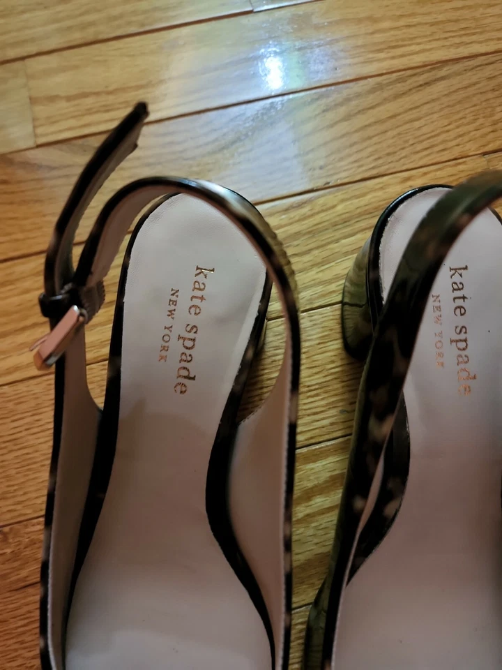 Zapatos de tacón Kate Spade estampado de leopardo charol con cordones talla 6/usados en excelente estado  Foto 2 de 4
