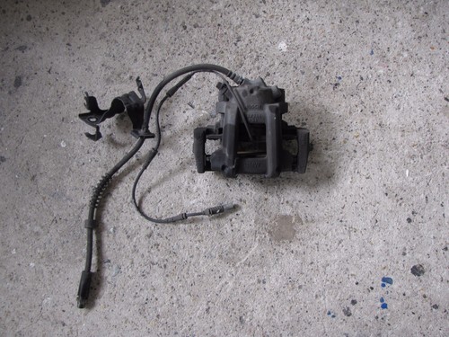 BMW 1er F20 F21 Bremssattel mit Bremsträger 22/284 vorne links 6850643