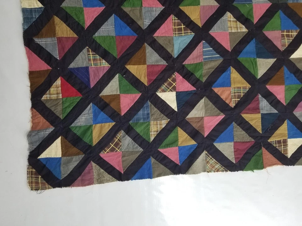 Vintage Handstitched Patchwork Multicoloured Triangle Pattern Quilt 183x182cm Foto 2 de 4
