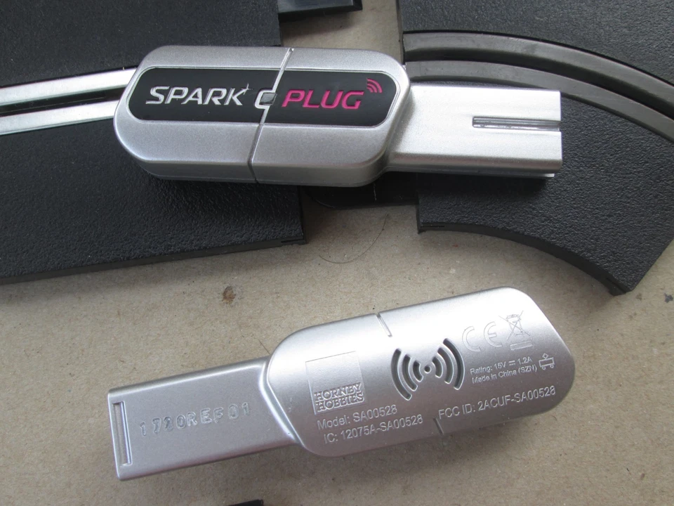 Scalextric Spark Plug x2 R1 x2, C8236 short straight x2 slot car track 1/32 - image 3 of 4