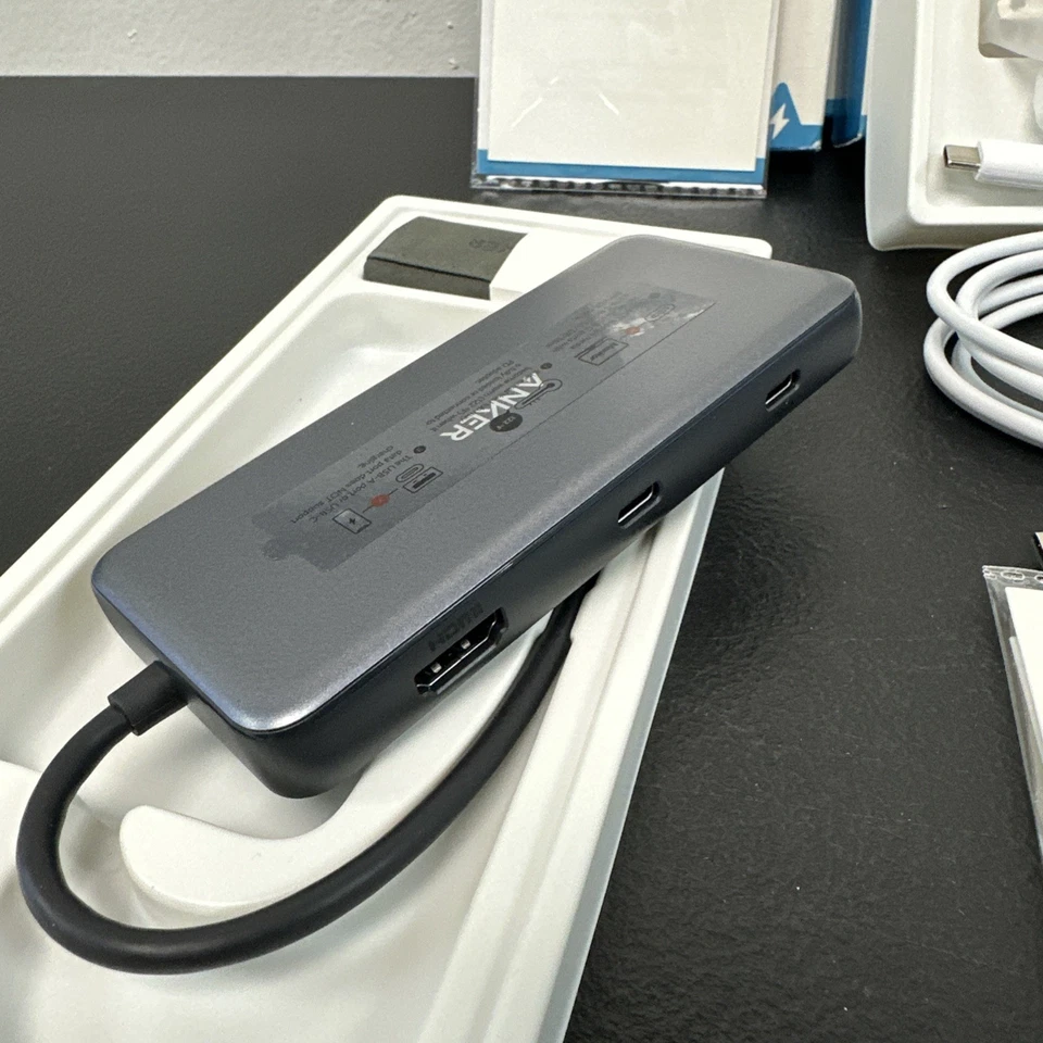 Anker Power 8-in-1 USB-C PD 10Gbps Media Hub Series 5 W USB-C Block & Cable Lot - Image 4 of 4