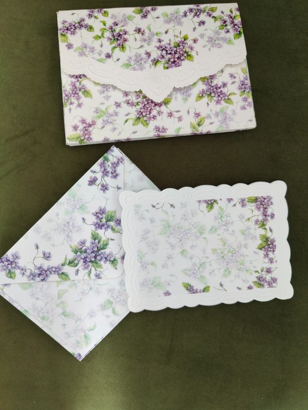 10 Carol Wilson Fine Arts Floral Embossed Blank Sheets+Envelopes: Violets