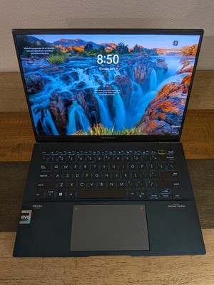 ASUS Zenbook 14'' 2.8K OLED Laptop i5-1240P 8GB RAM 256GB SSD Windows 11 Q409Z
