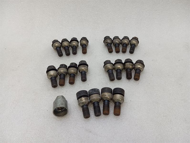 PORSCHE 911 991 WHT006980C SET OF WHEEL BOLTS lockable
