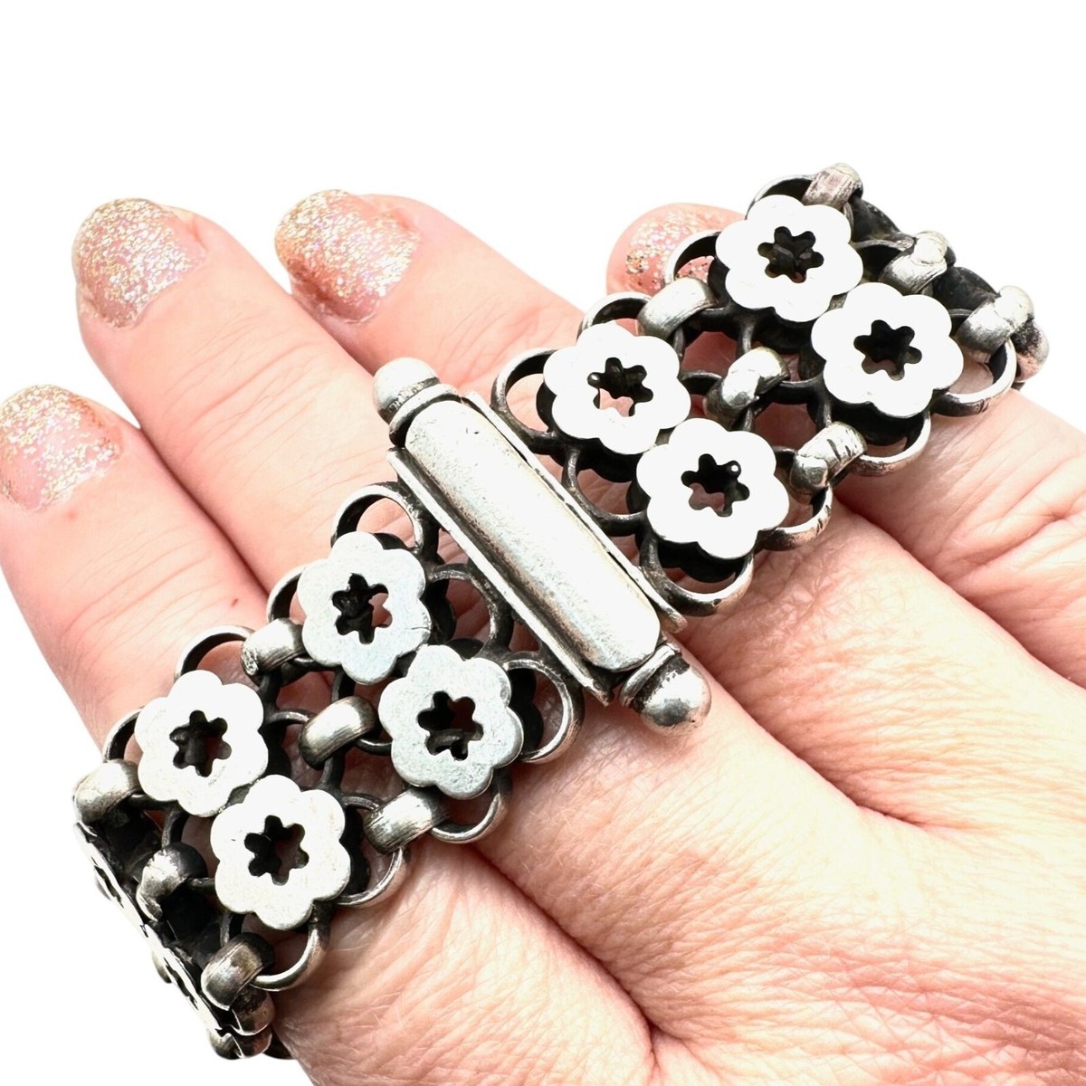 Vintage Rajasthani Sterling Silver Flower Bracelet Vintage Rajasthani Sterling Silver Flower Bracelet