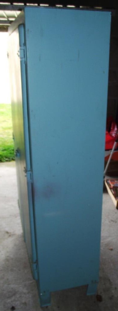Armoire vestiaire 2 porte d'occasion - Ameublement