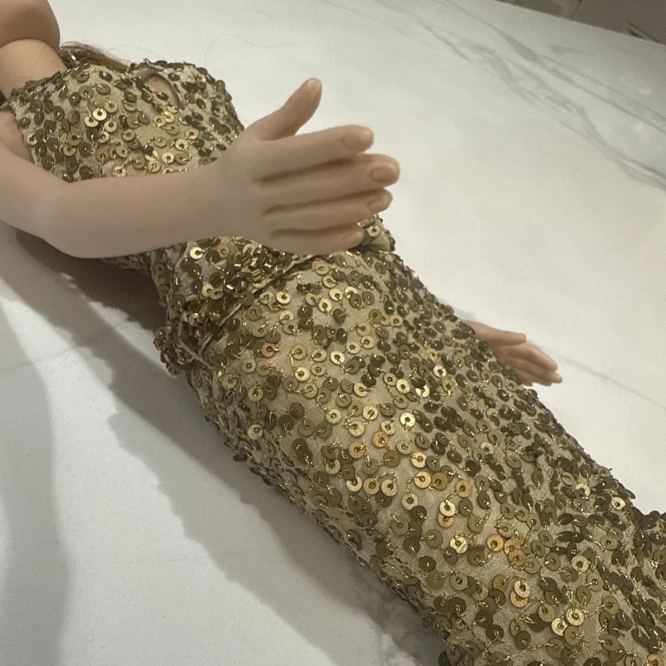 "Muñeca Tonner Tyler Wentworth moda de metales preciosos 16"" lentejuelas doradas Sydney" Foto 4 de 4