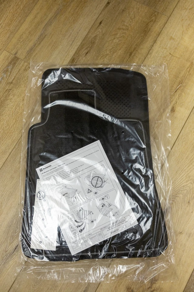 2016-2024 Chevy Camaro SS 4-Piece  Prem Carpet Floor Mats / Embroidered Logo 907 - Image 4 of 4