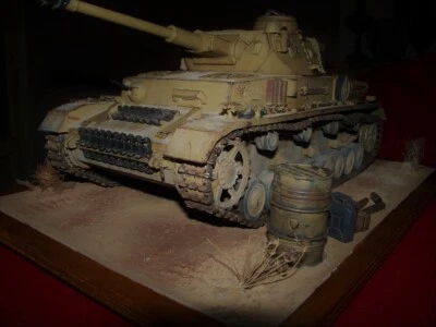 Realise toute maquettes aux 1/16. montage , peinture et vieillissement.. - Photo 1/4