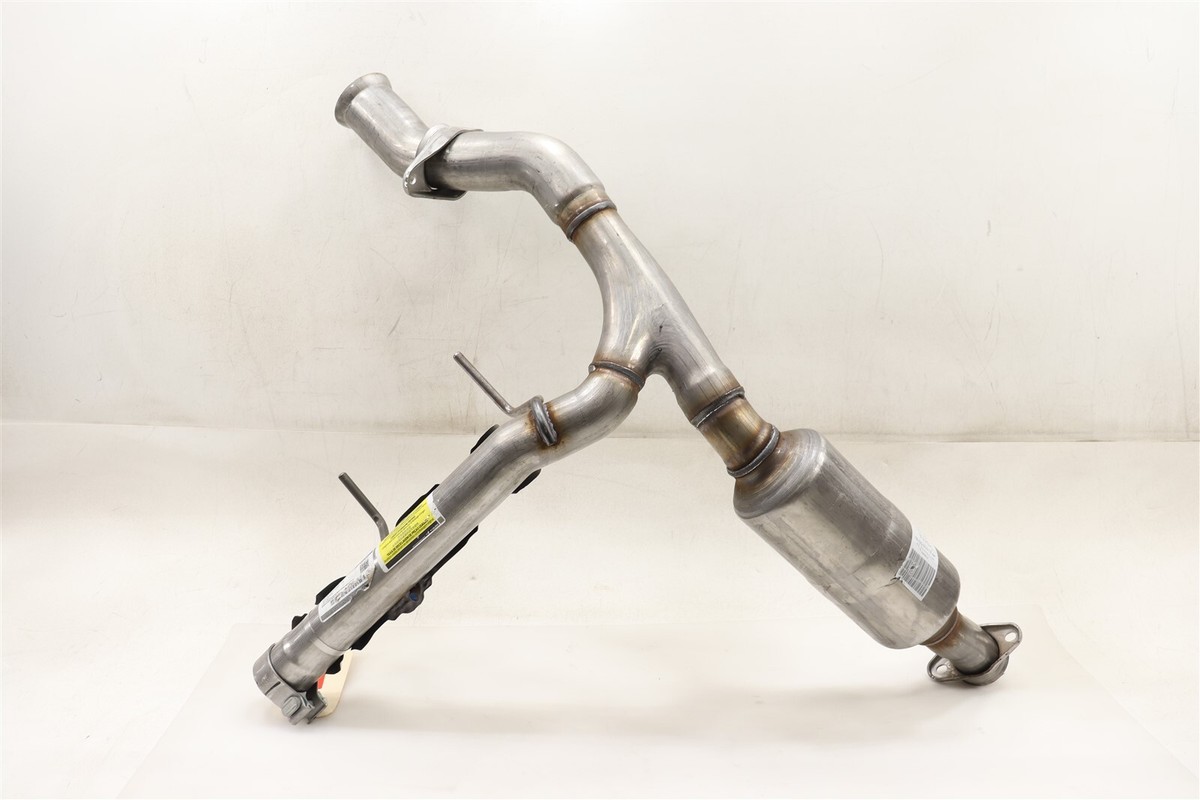 化石　F-5 NEW OEM Ford Exhaust Catalytic Converter Right 9L3Z-5E212-F F-150