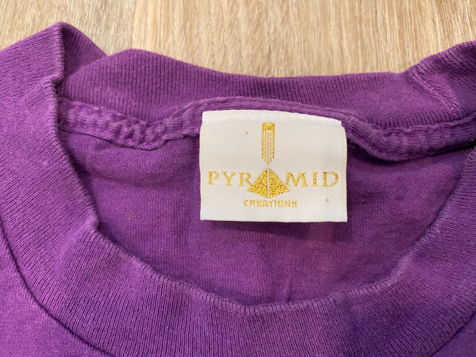 Vintage Pyramid Tag Egyptian Theme Luxor Short Sleeve… Gem