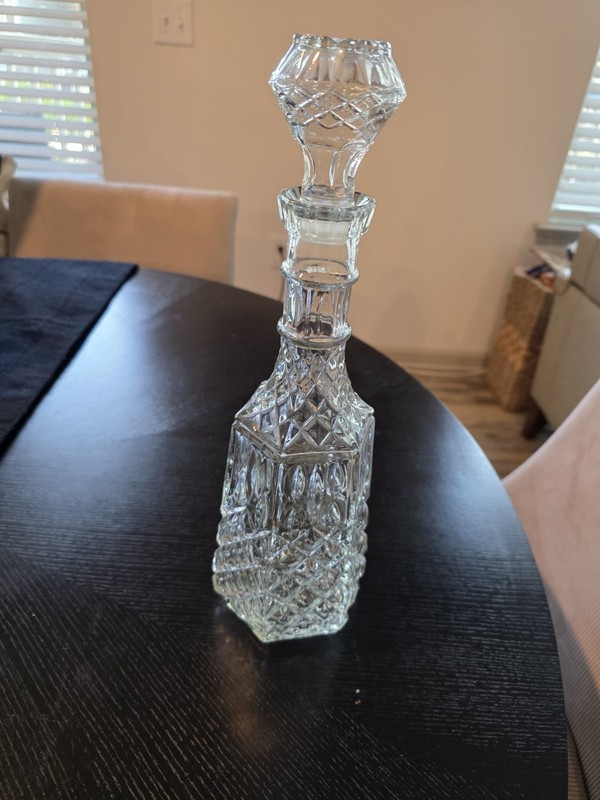 Vintage Glass Decanter w/ Stopper Included, 1-Piece Set, 12 in Tall