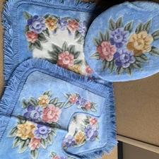 Vtg Light Blue Fringe Contour Floral Toilet Seat Cover,  Mat & Bath Mat NEW