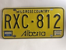 Oryginalna tablica rejestracyjna samochodu Alberta RXC-812 – Wild Rose Country 1982 (163)