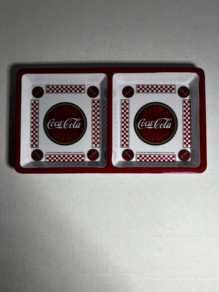老式红色和白色分隔塑料可口可乐餐盘。 — 第 3/4 张图片