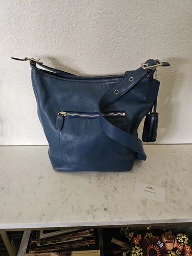 Borsone Coach Legacy tracolla blu cobalto cartellino da appendere dettaglio nappa