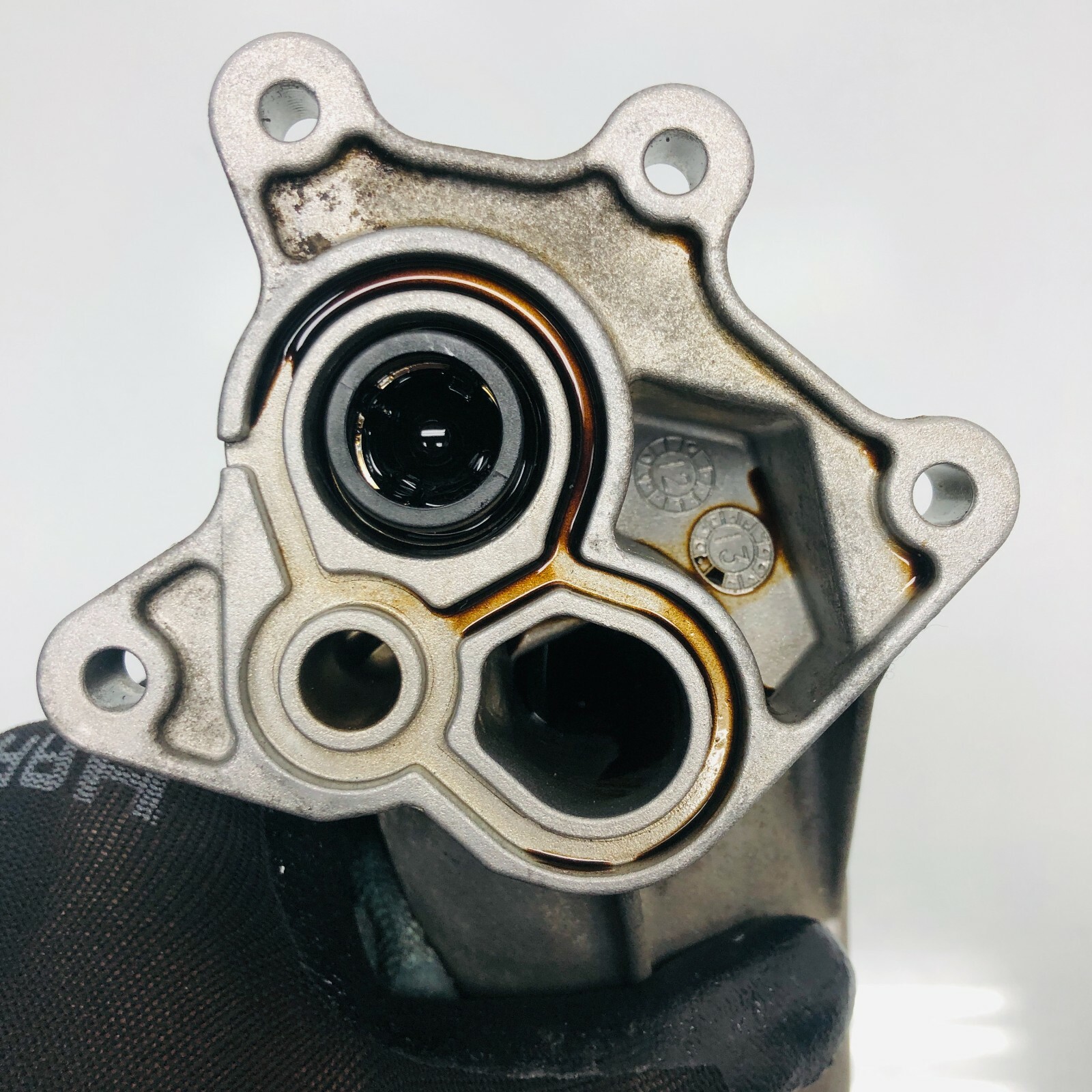 2014 - 2017 Maserati Ghibli 3.0L Engine Oil Filter Housing OEM 298937