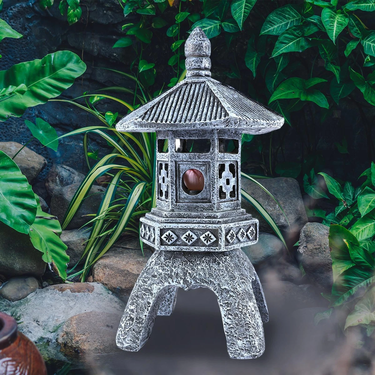 Garden Light Statue Energy Saving Decorative Lamp Solar Pagoda Lantern for