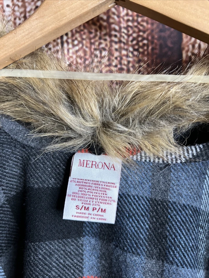 Suéter Merona Tejido de Piel Sintética Mantón Envolvente S/M Tejido Poncho Gris Usado en Excelente Condición Foto 2 de 4