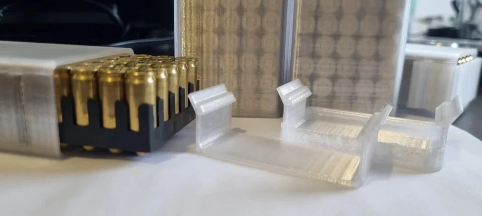 Caja rígida de munición de pistola Plano 100 unidades caja de municiones amarilla 9 mm, .38, .44, .45 Foto 2 de 3