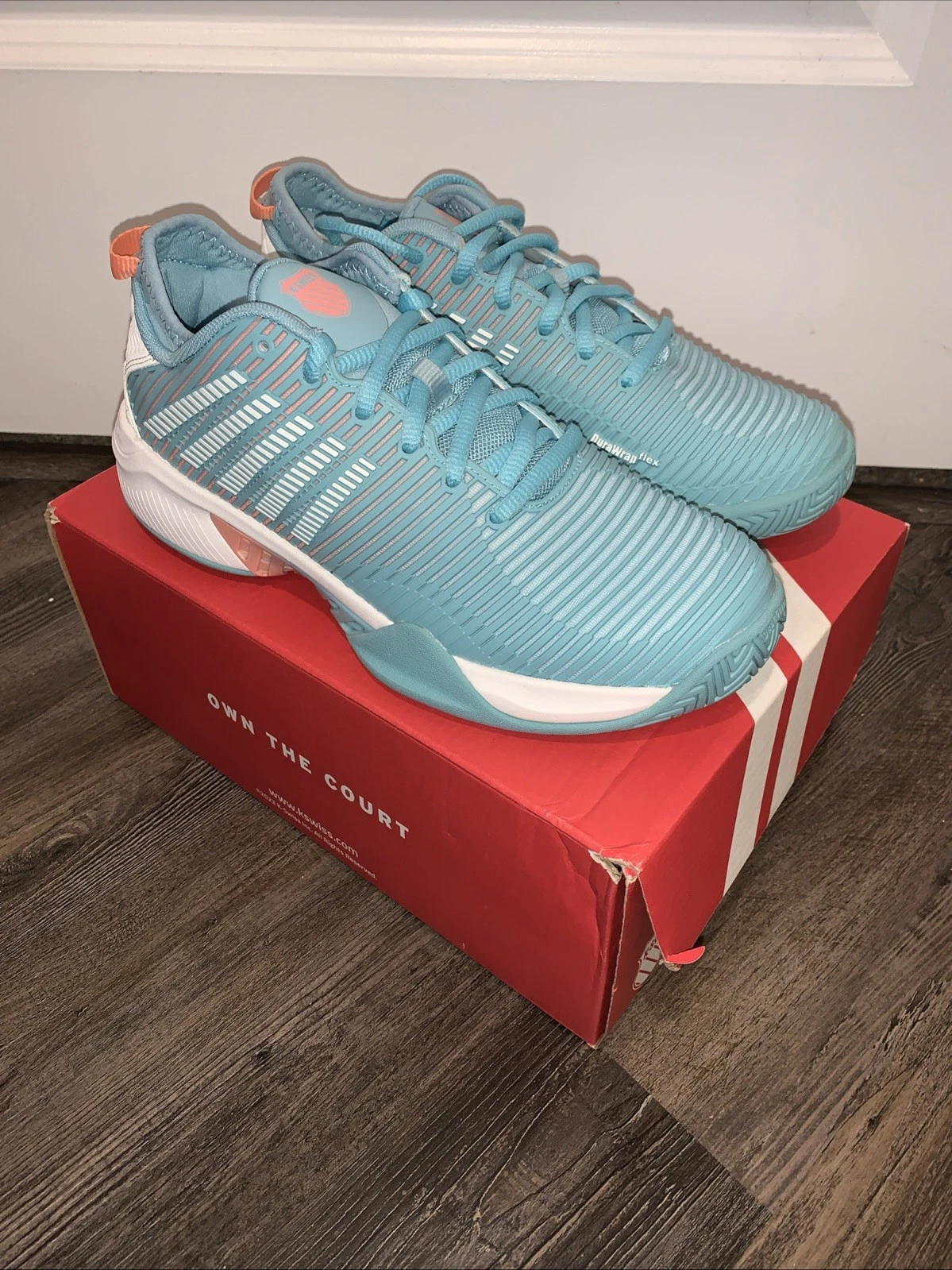 Chaussures de tennis pickleball femme neuves K Swiss Hypercourt Supreme 8 blanc aqua moyen