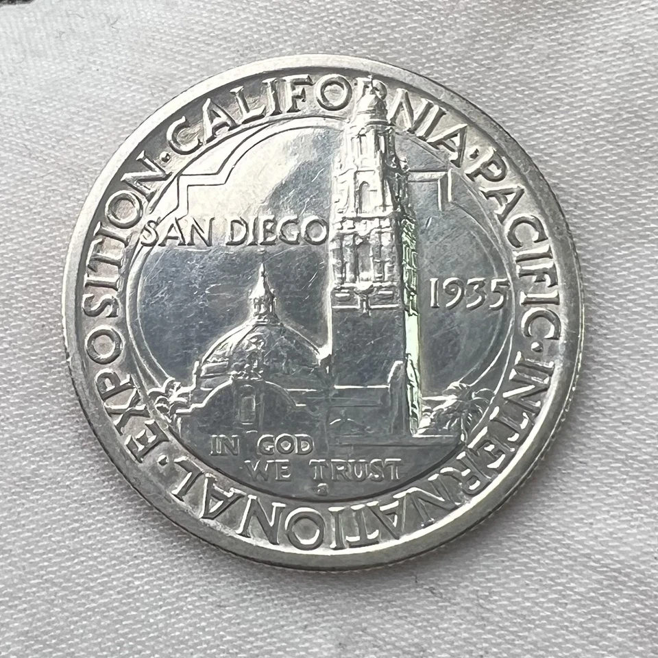 1935-S San Diego 90% Silver Classic Commemorative Half Dollar .50c Coin - Image 2 of 3