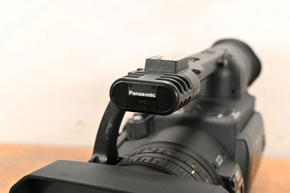 Panasonic AG-HVX200P 3-CCD P2/DVCPRO HD Format Camcorder CG01PMQ - Image 2 of 4