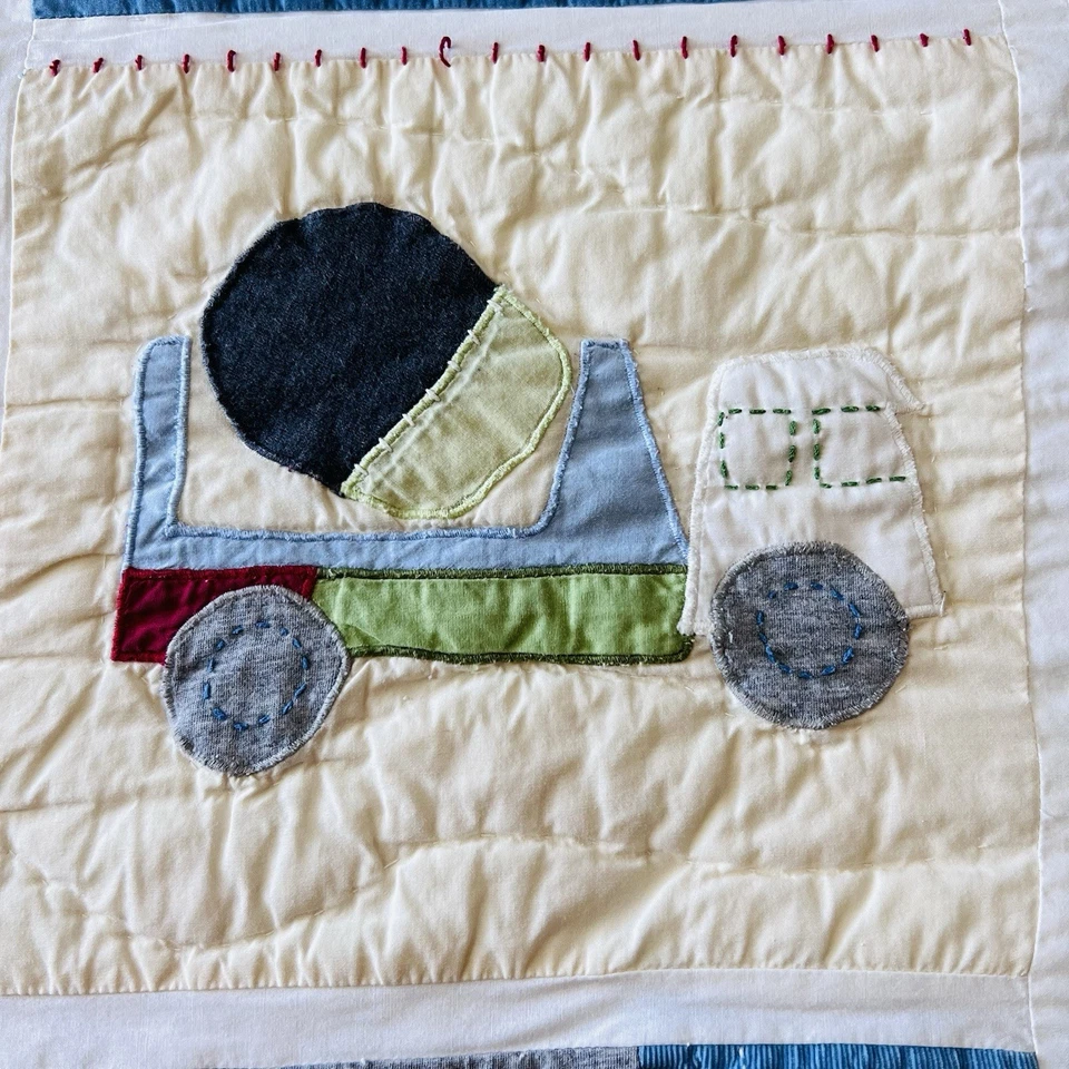 Juego de edredón Pottery Barn Kids camión de construcción tamaño doble 66” x 84” + funda de almohada Foto 4 de 4