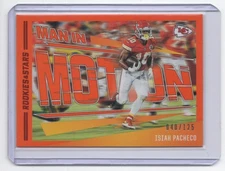 2023 Panini Rookies & Stars Man In Motion Orange Isiah Pacheco 040/125 Kansas