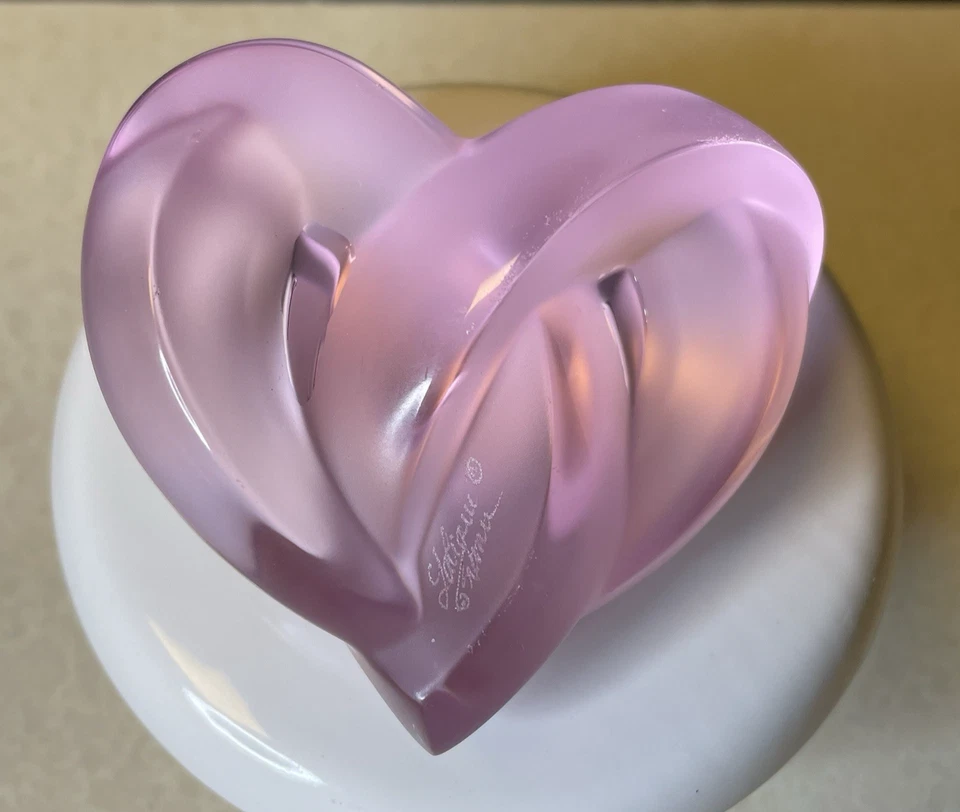 Lalique France Pink/Rose Crystal Knot Heart Paperweight - Image 3 of 4