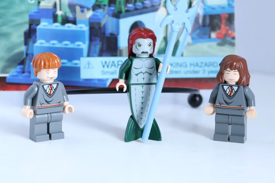 Lego: Harry Potter Under Water Playset - (2010) - Manuel & Mini-figures Only - Image 3 of 4