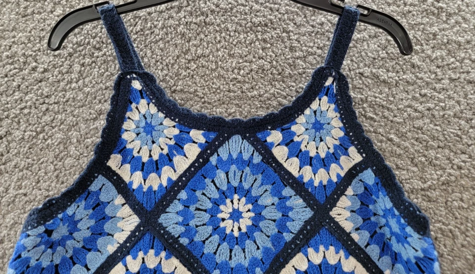 Pullover AQUA Allover Crochet Top Niñas L 10/12 Azul Cuello Redondo Sin Mangas Foto 3 de 4