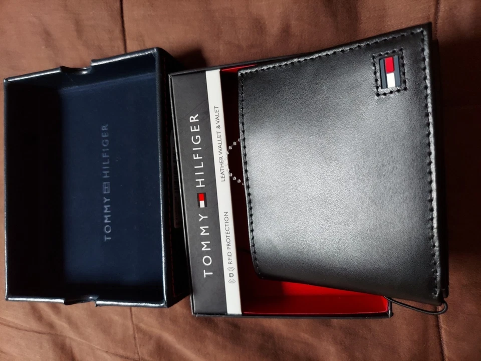 Новый с Ярлыками Tommy Hilfiger мужской кожаный бумажник RFID Рекомендуемая розничная цена производителя $49.50 - Изображение 2 из 4