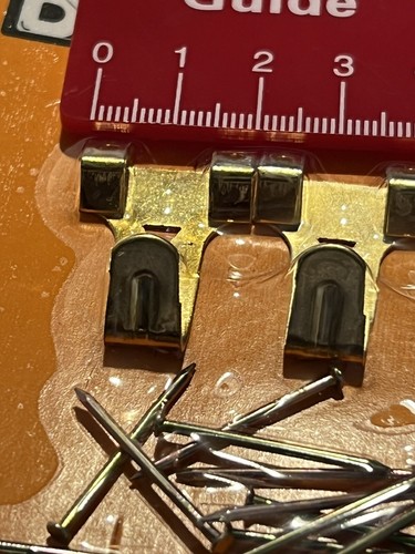Kit 6 ganci per appendere foto cornice portafoto set chiodi ottone sigillati nuovi - Foto 5 di 6