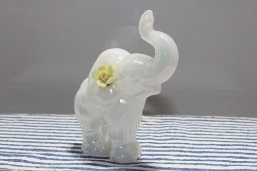 Small White Fenton Elephant Art Glass Irredesent Figurine