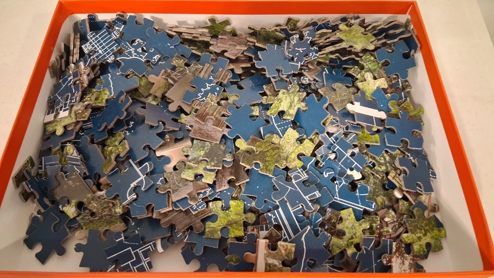 Frank Lloyd Wright Fallingwater 2-in-1 Double Sided Jigsaw Puzzle 500 Pieces - Image 3 of 4