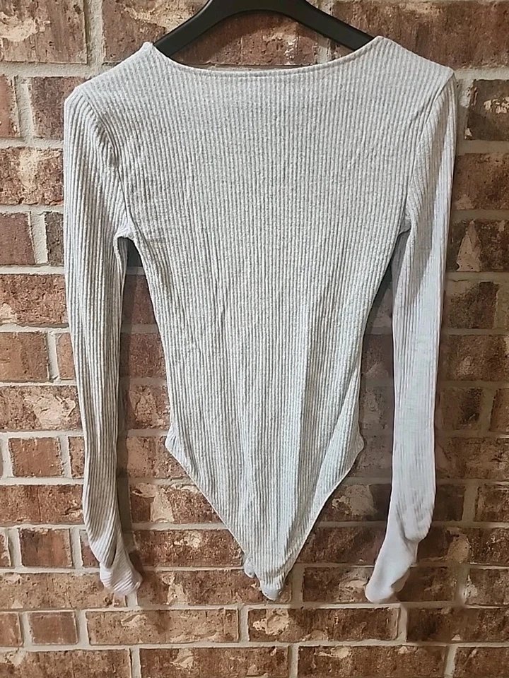 Body cinza Intimately Free People. Macio e elástico tamanho pequeno - Imagem 4 de 4