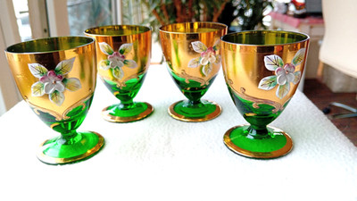 Vier Likör- Schnapsgläser - BOHEMIA - Gold und Emalie Auflage - Höhe 7 cm