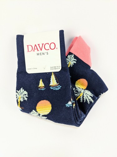 Davco Socks Novelty Mens size 10-13 Sailboats and Palm Trees Tropical Print Nwt - Picture 2 of 7