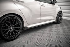 Maxton Design Seitenschweller Ansatz (Paar) V.1 + Flaps passend für Toyota Yaris